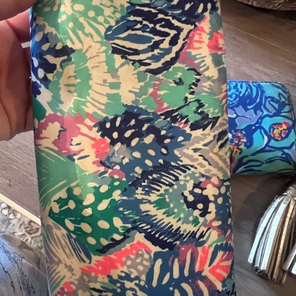Lilly Pulitzer Tropical Print Clutch and Wallet - Picture 15 of 16
